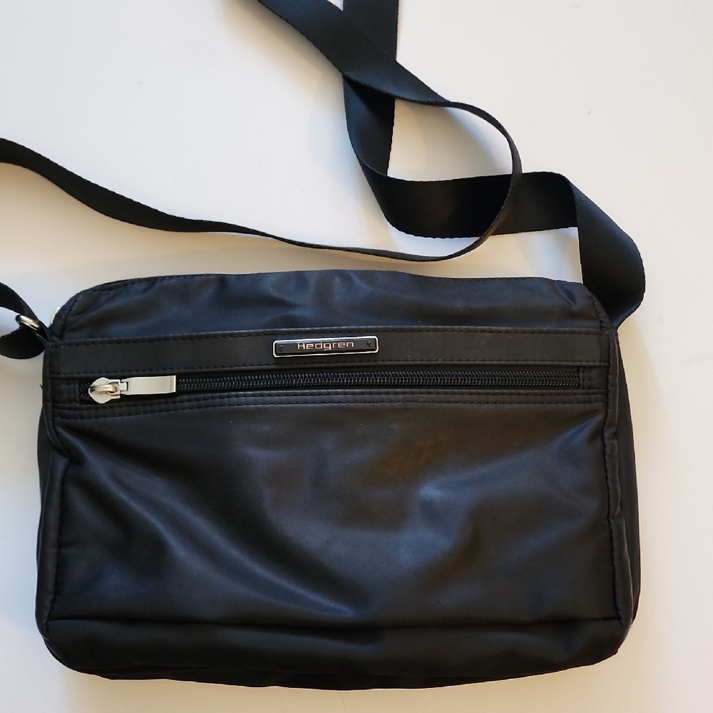 Hedgren Black Messenger Bag. EUC. - Picture 11 of 12
